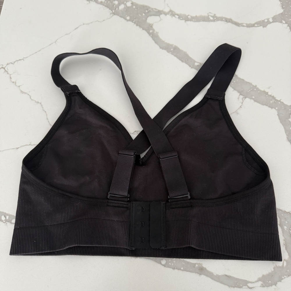 Alo - Seamless Ribbed Favorite Bra - Size Large - Black - Picture 4 of 4